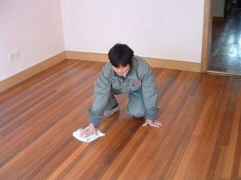 地板打蜡方法，家庭地板打蜡操作流程